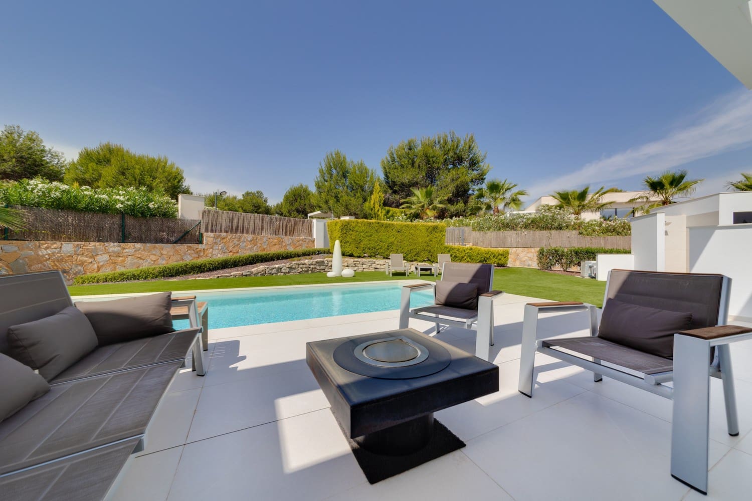 4 quarto Moradia para venda em Las Colinas Golf com piscina garagem - 1 695 000 € (Ref: 8394210)