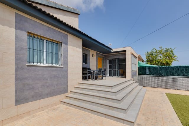 3 makuuhuone Huvila myytävänä paikassa Los Balcones mukana uima-altaan 
autotalli - 380 000 € (Ref: 8404101)