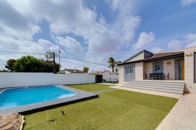 3 makuuhuone Huvila myytävänä paikassa Los Balcones mukana uima-altaan 
autotalli - 380 000 € (Ref: 8404101)