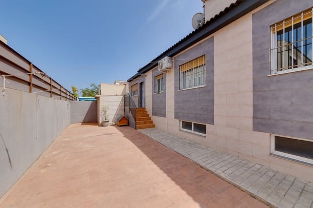 3 makuuhuone Huvila myytävänä paikassa Los Balcones mukana uima-altaan 
autotalli - 380 000 € (Ref: 8404101)