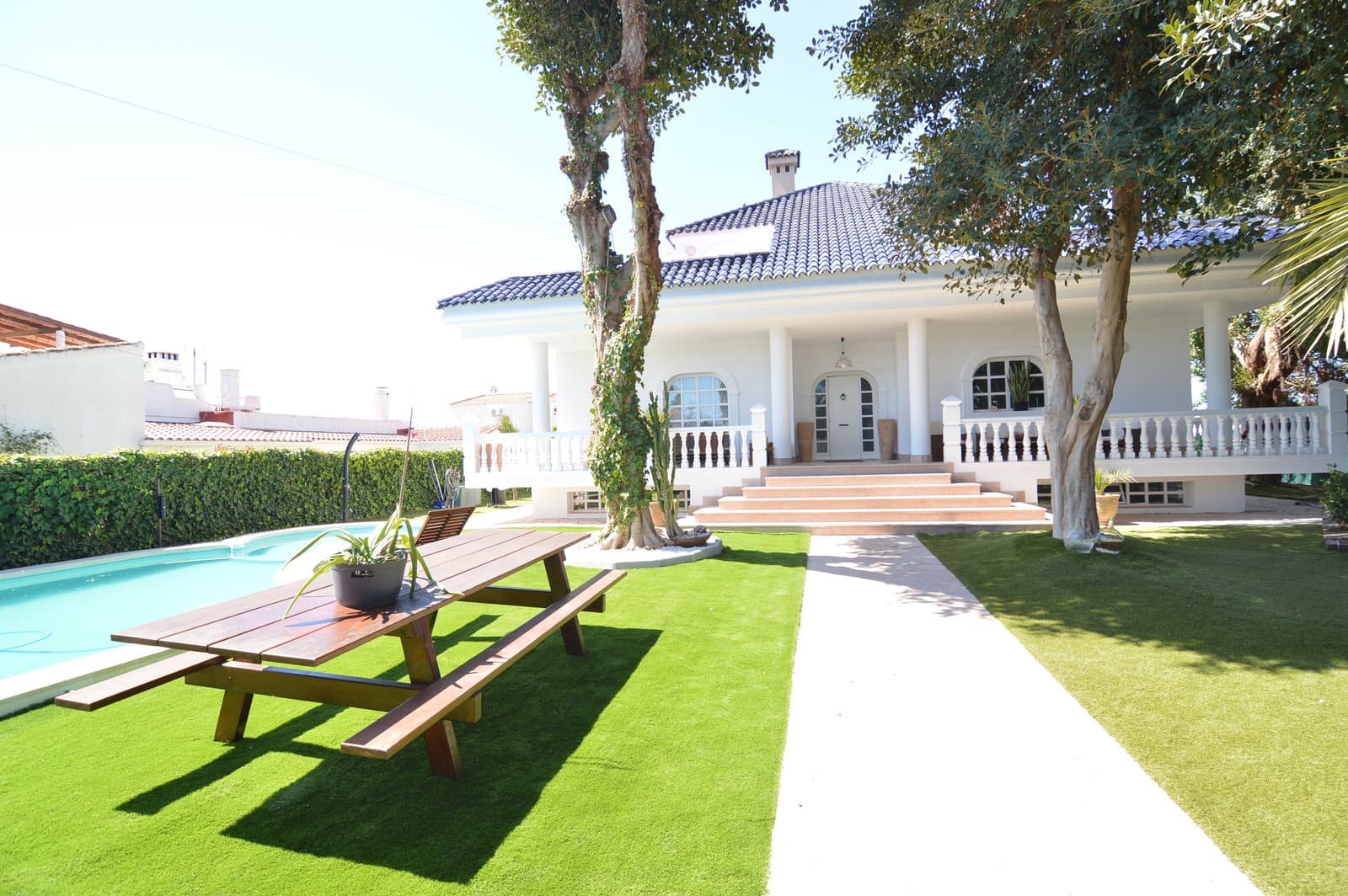 6 bedroom Villa for sale in Torrevieja with pool garage - € 890,000 (Ref: 8453986)