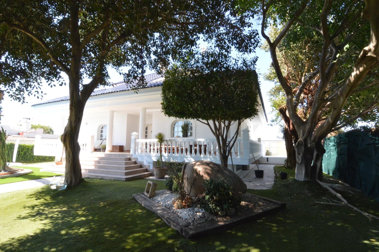 6 bedroom Villa for sale in Torrevieja with pool garage - € 890,000 (Ref: 8453986)