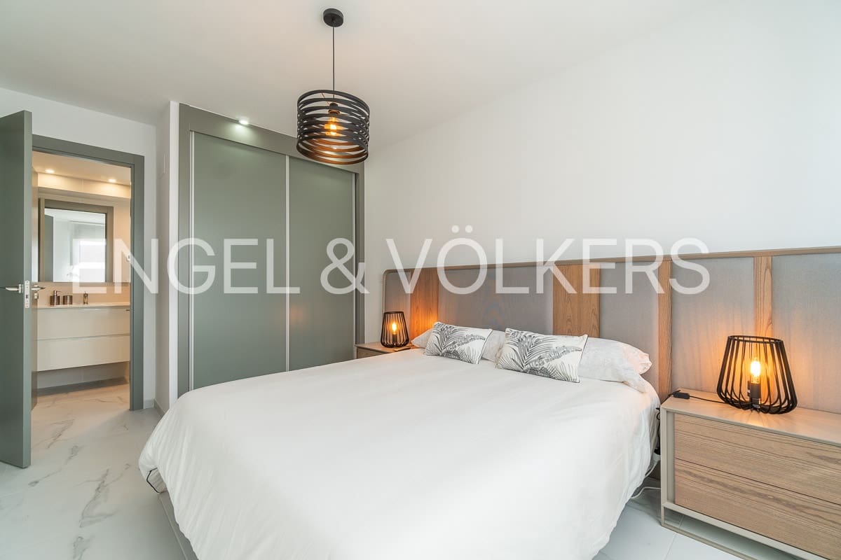 2 soverom Leilighet til leie i Punta Prima - € 1 480 (Ref: 8541512)