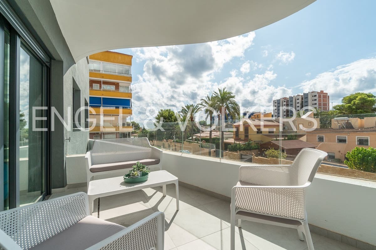 2 soverom Leilighet til leie i Punta Prima - € 1 480 (Ref: 8541512)