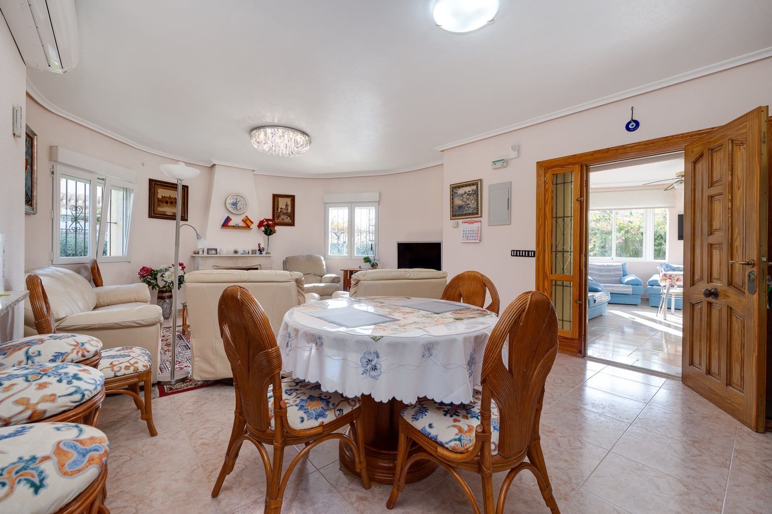 3 Zimmer Villa zu verkaufen in Playa Flamenca mit Pool Garage - 570.000 € (Ref: 8703237)
