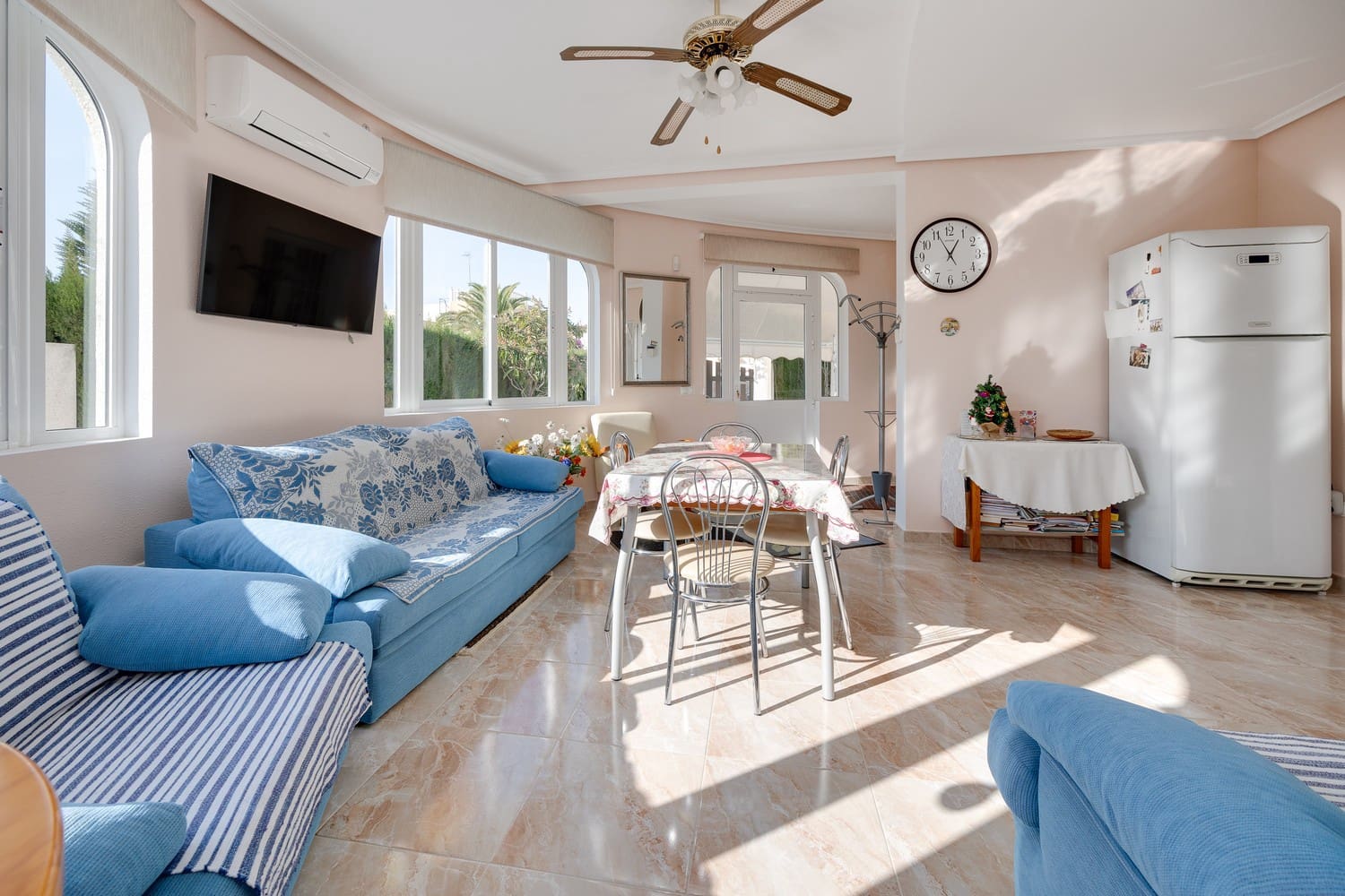 3 Zimmer Villa zu verkaufen in Playa Flamenca mit Pool Garage - 570.000 € (Ref: 8703237)