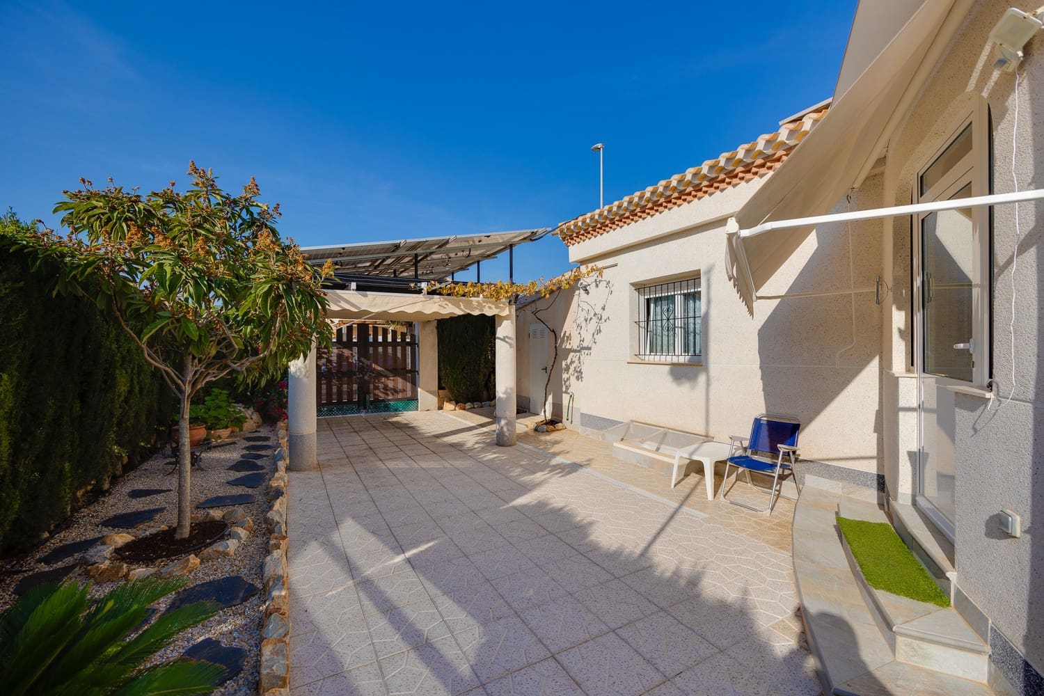 3 Zimmer Villa zu verkaufen in Playa Flamenca mit Pool Garage - 570.000 € (Ref: 8703237)