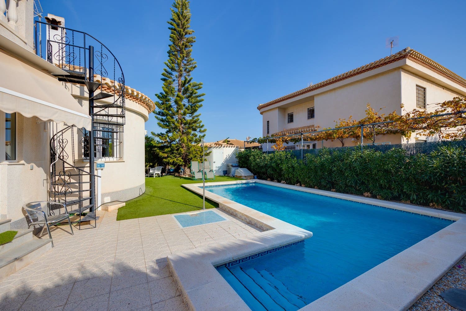3 Zimmer Villa zu verkaufen in Playa Flamenca mit Pool Garage - 570.000 € (Ref: 8703237)