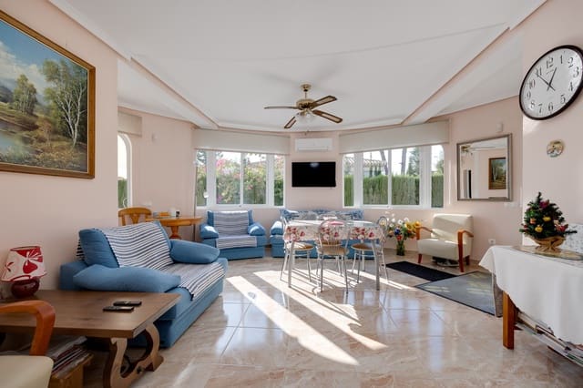 3 bedroom Villa for sale in Playa Flamenca, Orihuela with pool garage - € 570,000 (Ref: 8703237)