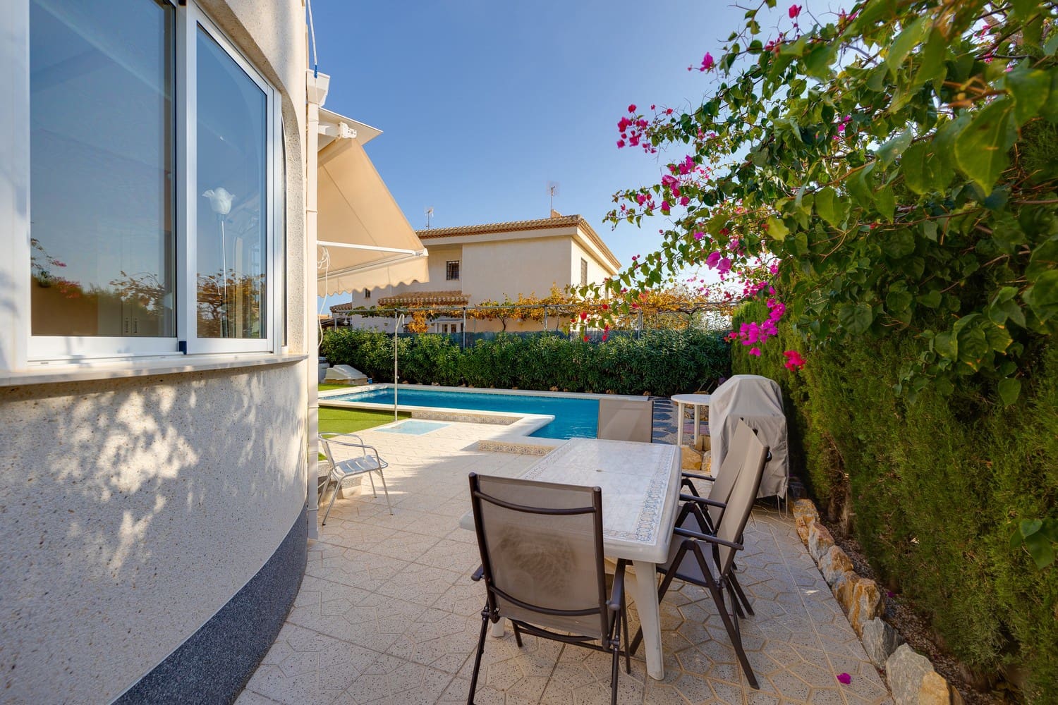 3 Zimmer Villa zu verkaufen in Playa Flamenca mit Pool Garage - 570.000 € (Ref: 8703237)