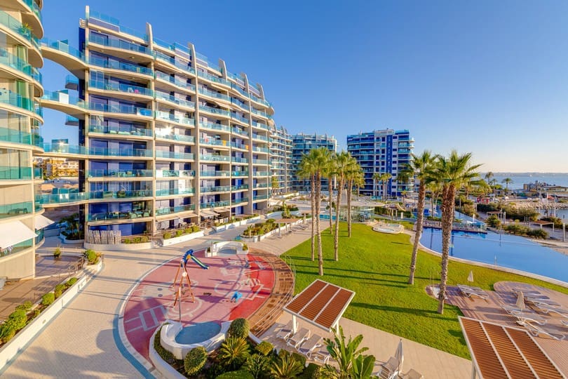 2 sypialnia Apartament na sprzedaż w Punta Prima z basenem garażem - 398 000 € (Ref: 8760532)