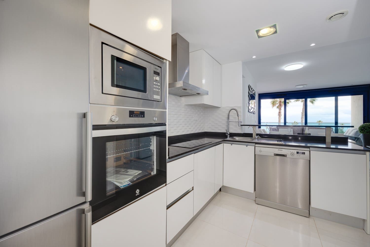 2 sypialnia Apartament na sprzedaż w Punta Prima z basenem garażem - 398 000 € (Ref: 8760532)