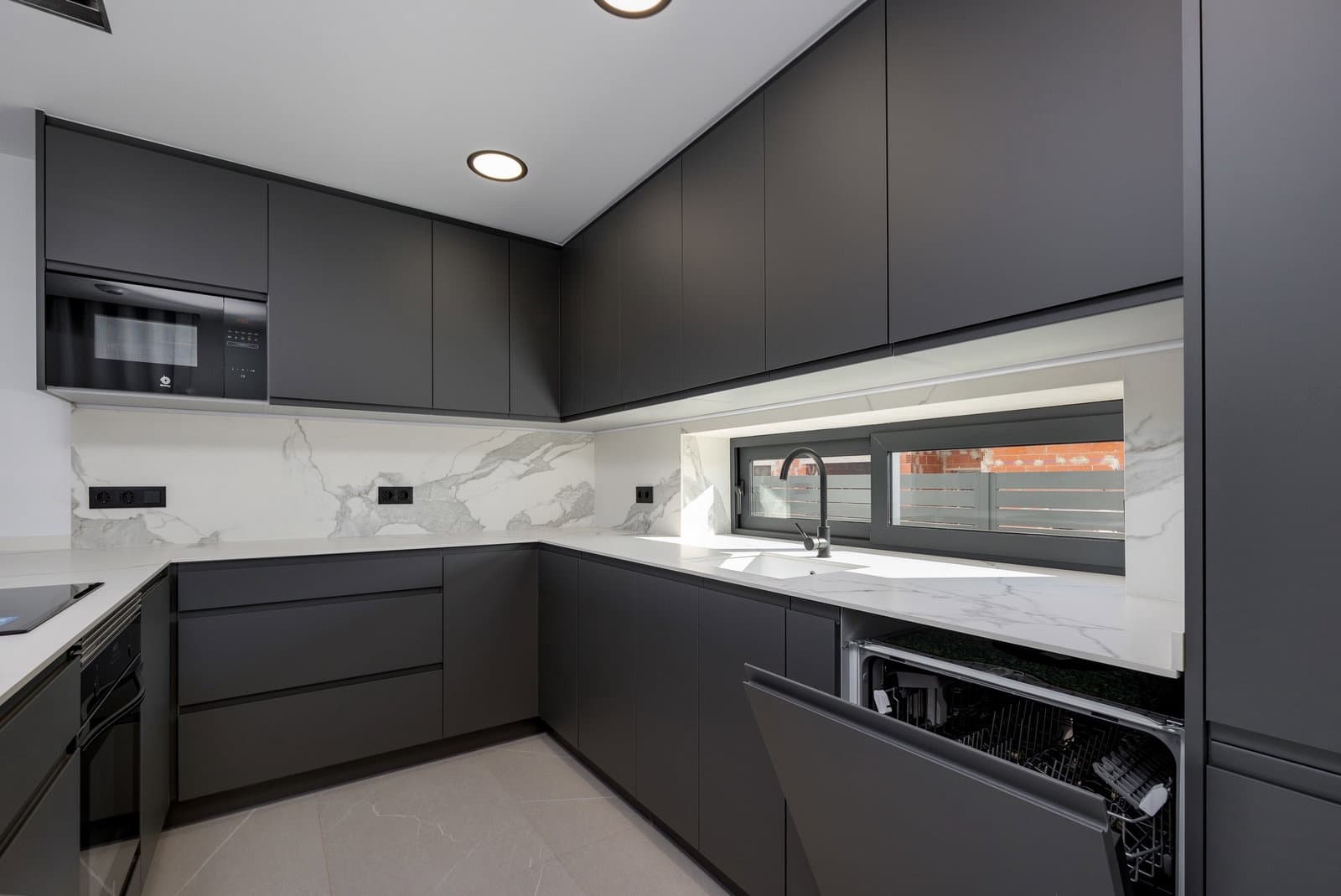 3 soveværelse Villa til salg i Torrevieja med swimmingpool garage - € 585.000 (Ref: 8777071)