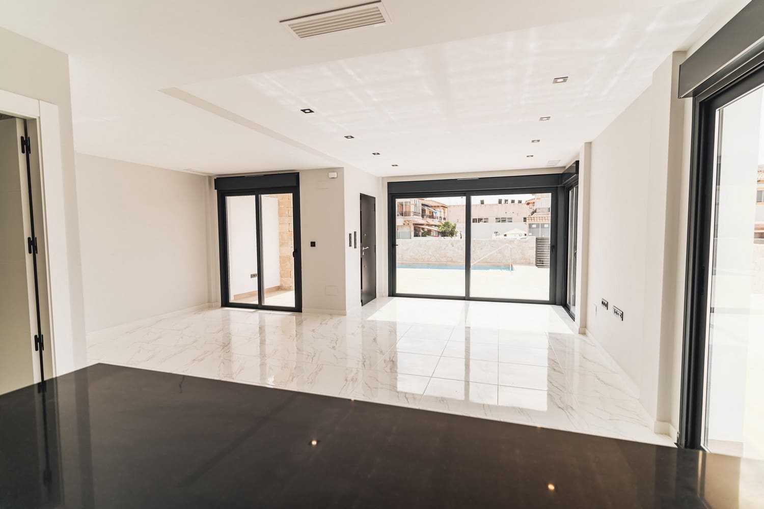 4 makuuhuone Huvila myytävänä paikassa Pilar de la Horadada mukana uima-altaan 
autotalli - 575 000 € (Ref: 8785528)