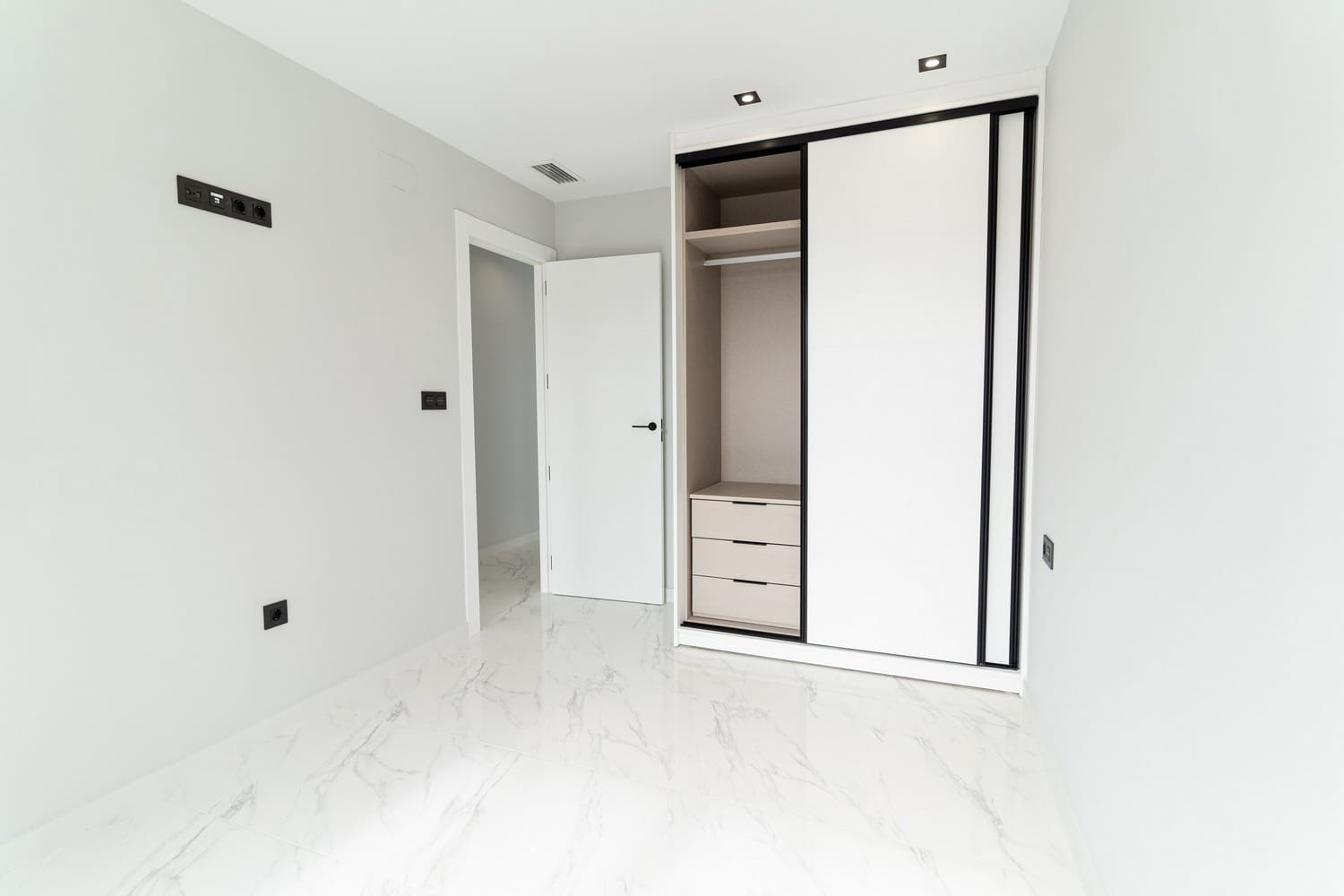 4 makuuhuone Huvila myytävänä paikassa Pilar de la Horadada mukana uima-altaan 
autotalli - 575 000 € (Ref: 8785528)