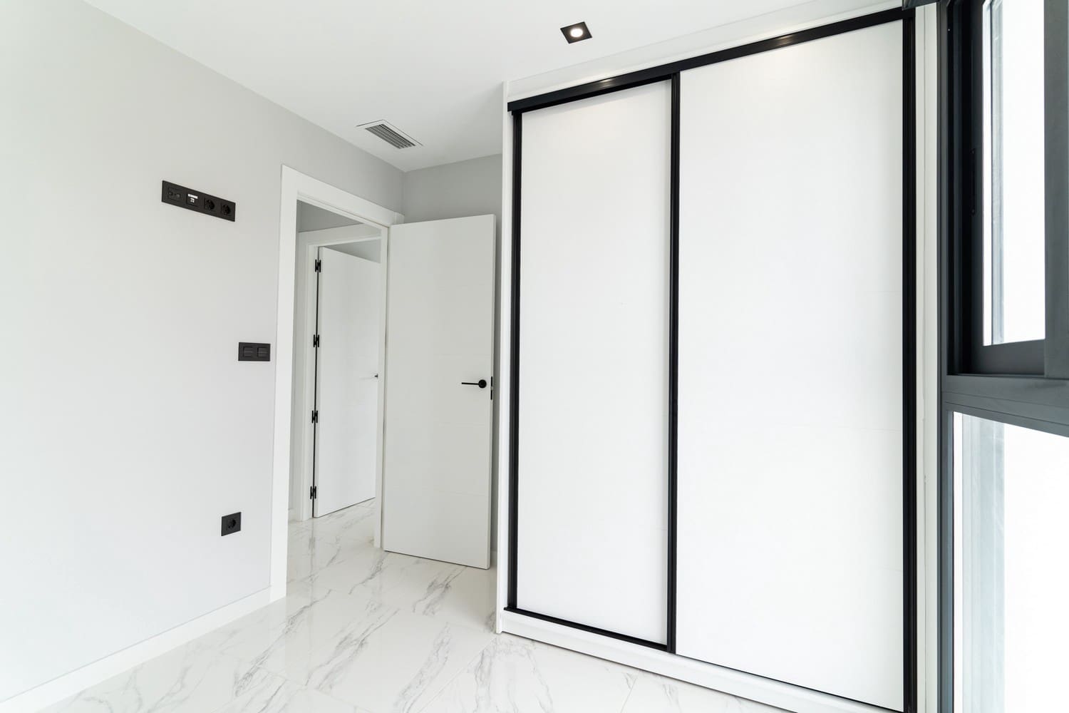 4 makuuhuone Huvila myytävänä paikassa Pilar de la Horadada mukana uima-altaan 
autotalli - 575 000 € (Ref: 8785528)