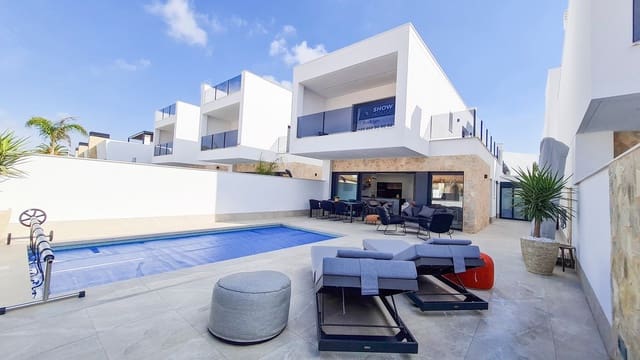 Chalet de 3 habitaciones en San Pedro del Pinatar ciudad, San Pedro del Pinatar en venta con piscina garaje - 445.000 € (Ref: 8891730)
