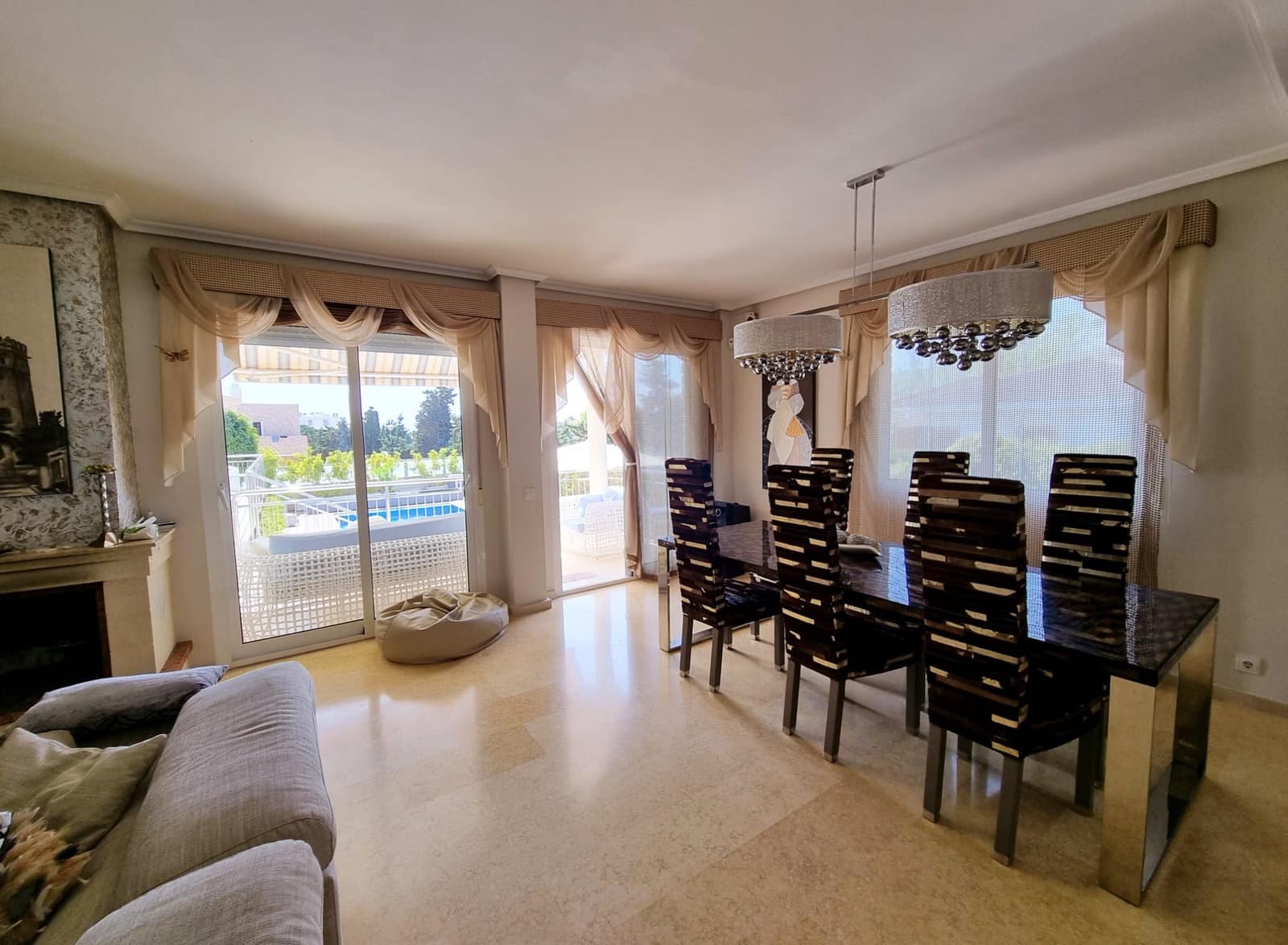 5 bedroom Villa for sale in Torrevieja with pool garage - € 1,170,000 (Ref: 8891731)
