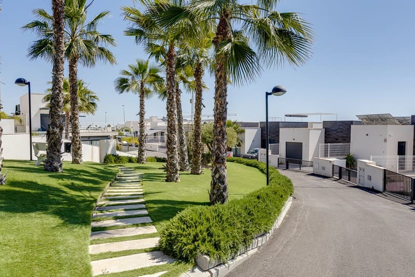 5 soveværelse Villa til salg i San Miguel de Salinas med swimmingpool garage - € 585.000 (Ref: 8936280)
