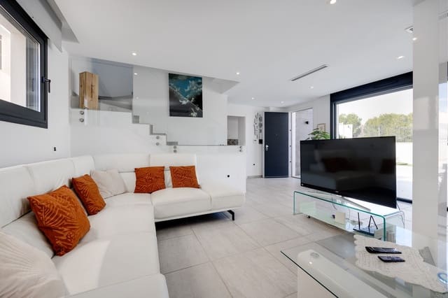 5 makuuhuone Huvila myytävänä paikassa San Miguel de Salinas mukana uima-altaan 
autotalli - 585 000 € (Ref: 8936280)