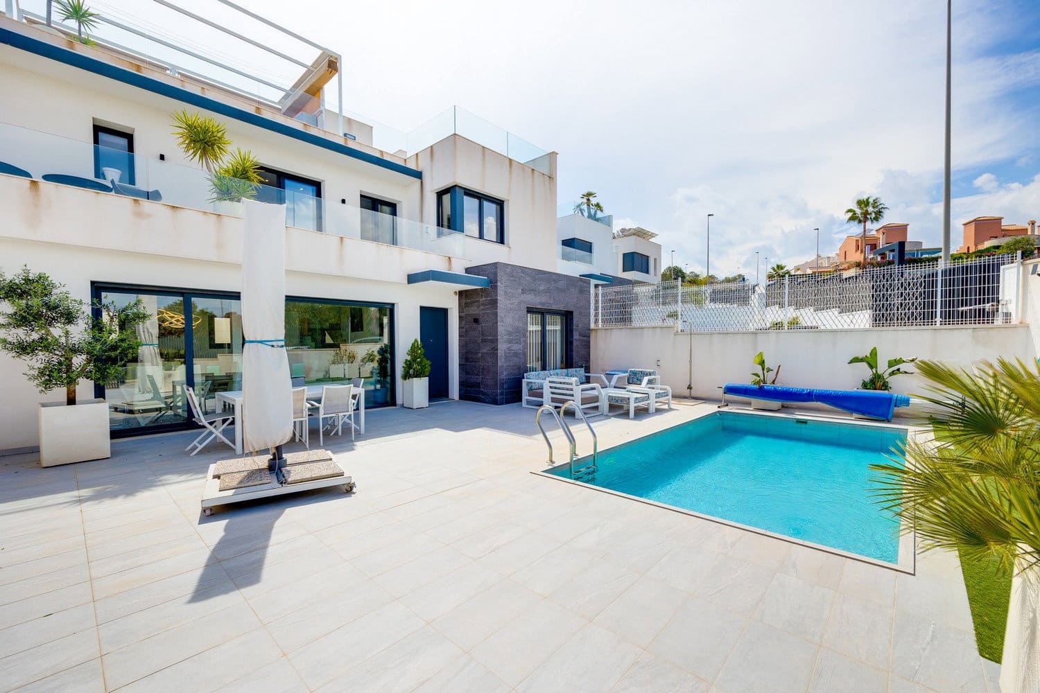 5 bedroom Villa for sale in San Miguel de Salinas with pool garage - € 590,000 (Ref: 8936280)