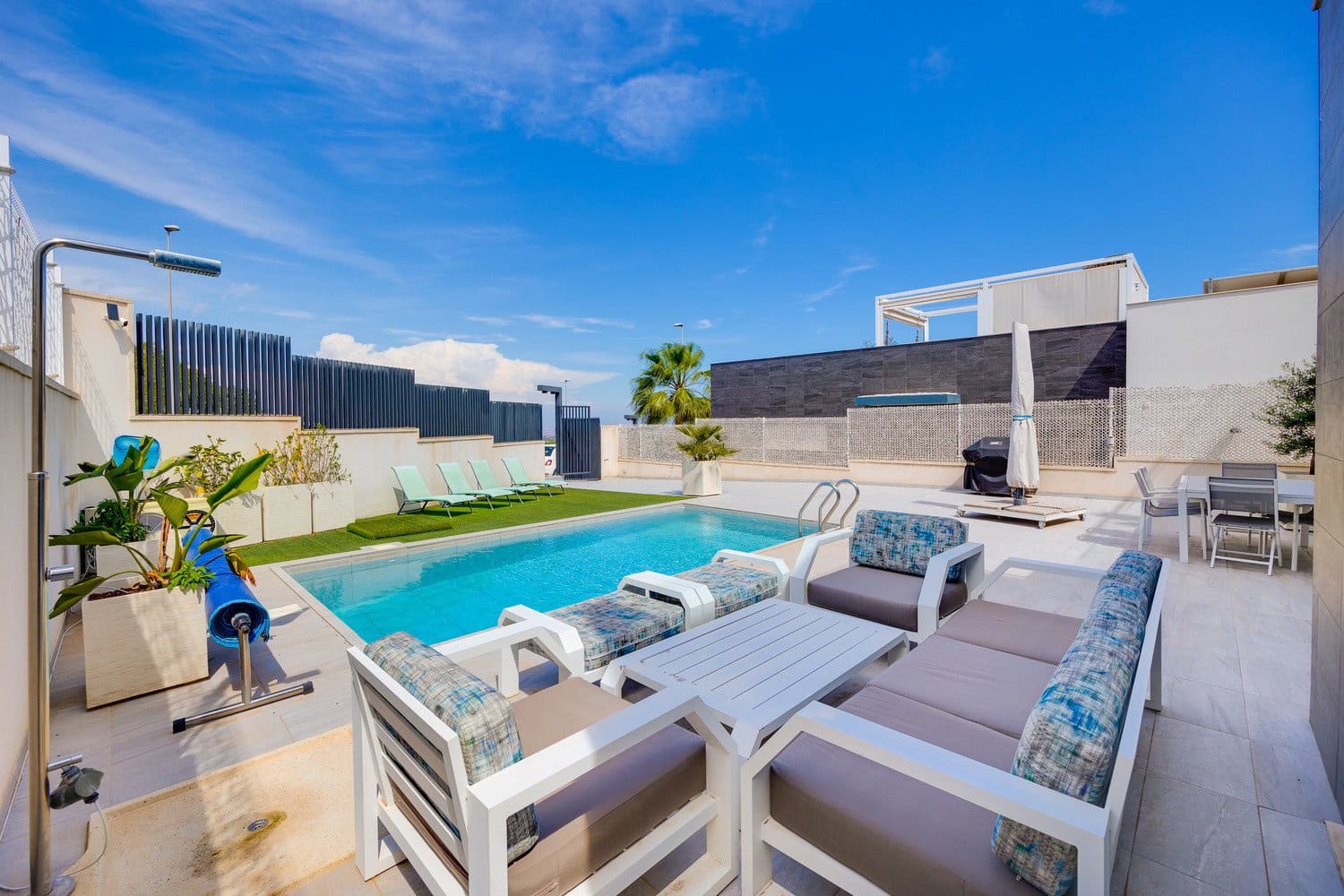 5 bedroom Villa for sale in San Miguel de Salinas with pool garage - € 590,000 (Ref: 8936280)