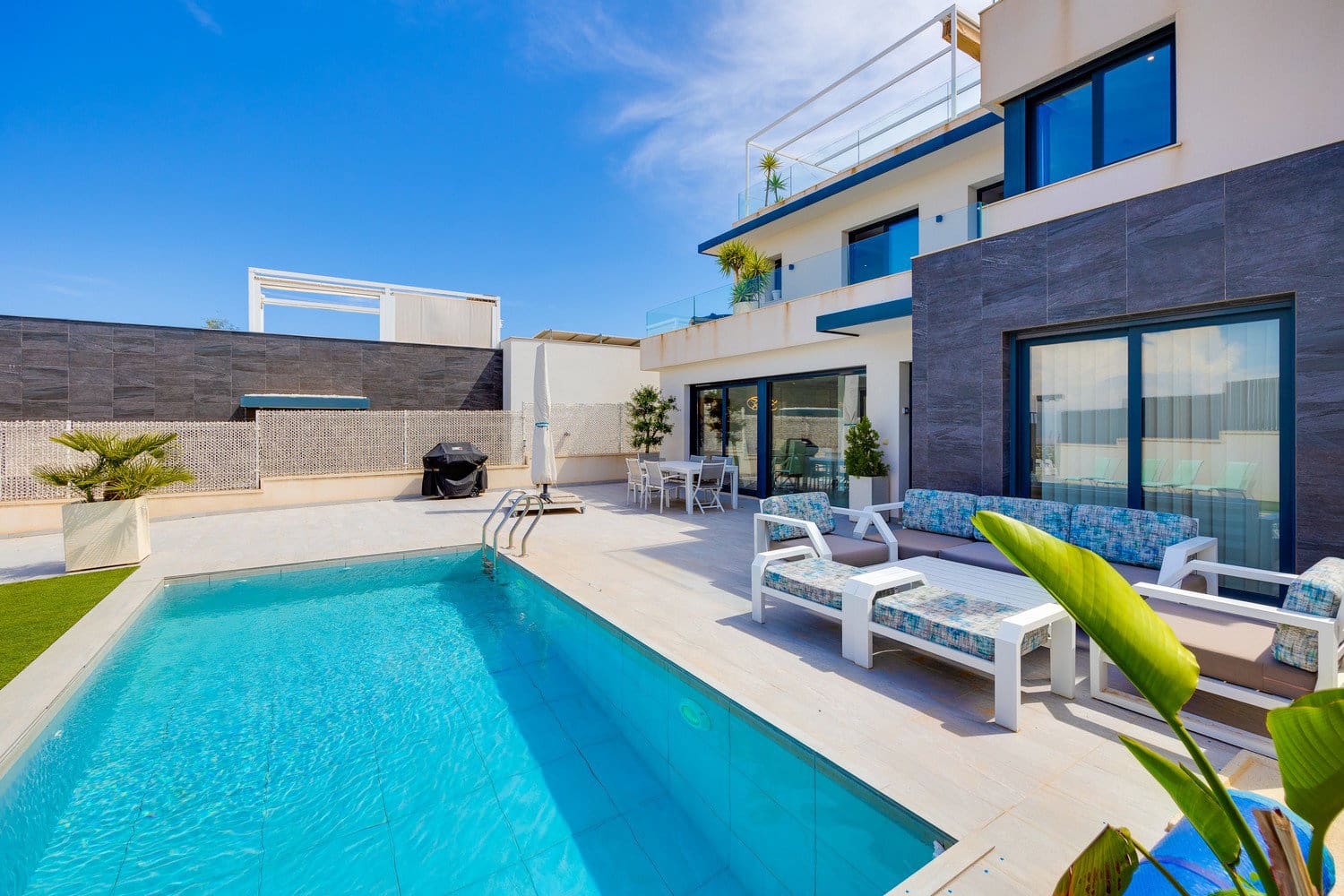 5 bedroom Villa for sale in San Miguel de Salinas with pool garage - € 590,000 (Ref: 8936280)