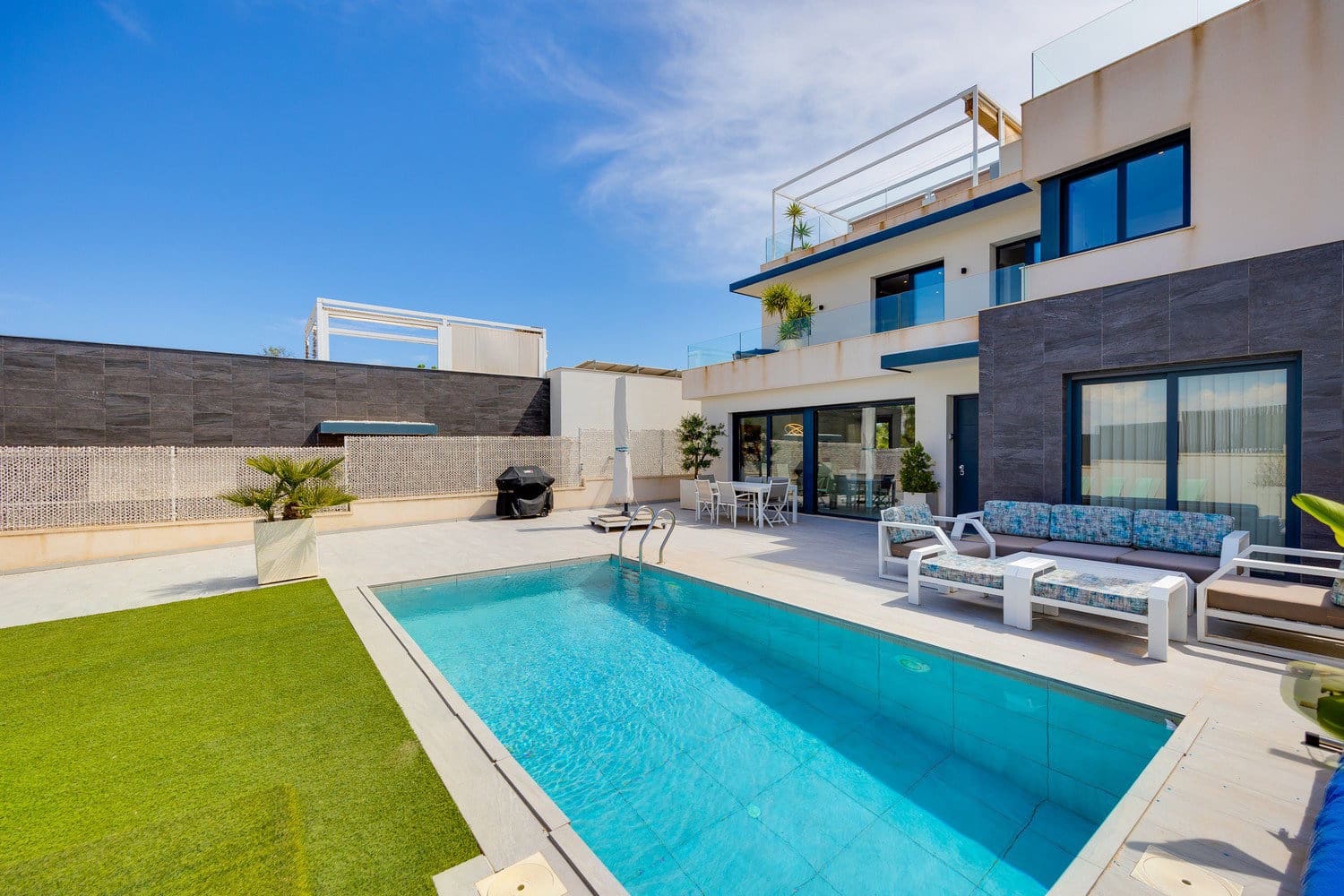5 bedroom Villa for sale in San Miguel de Salinas with pool garage - € 590,000 (Ref: 8936280)