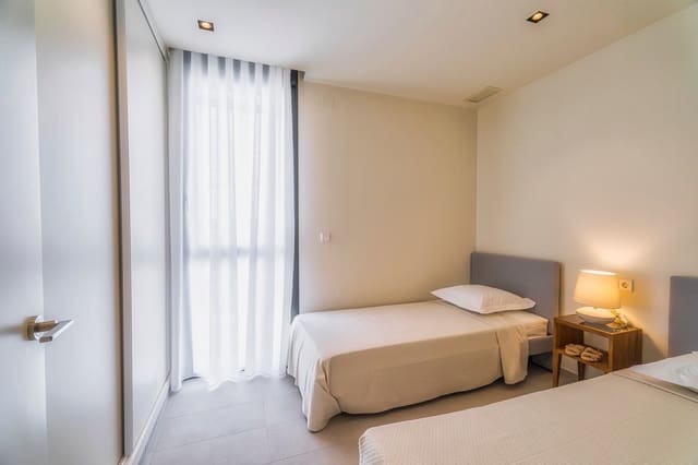 2 slaapkamer Rijtjeshuis te koop in Pilar de la Horadada ciudad, Pilar de la Horadada met zwembad garage - € 314.900 (Ref: 8956305)