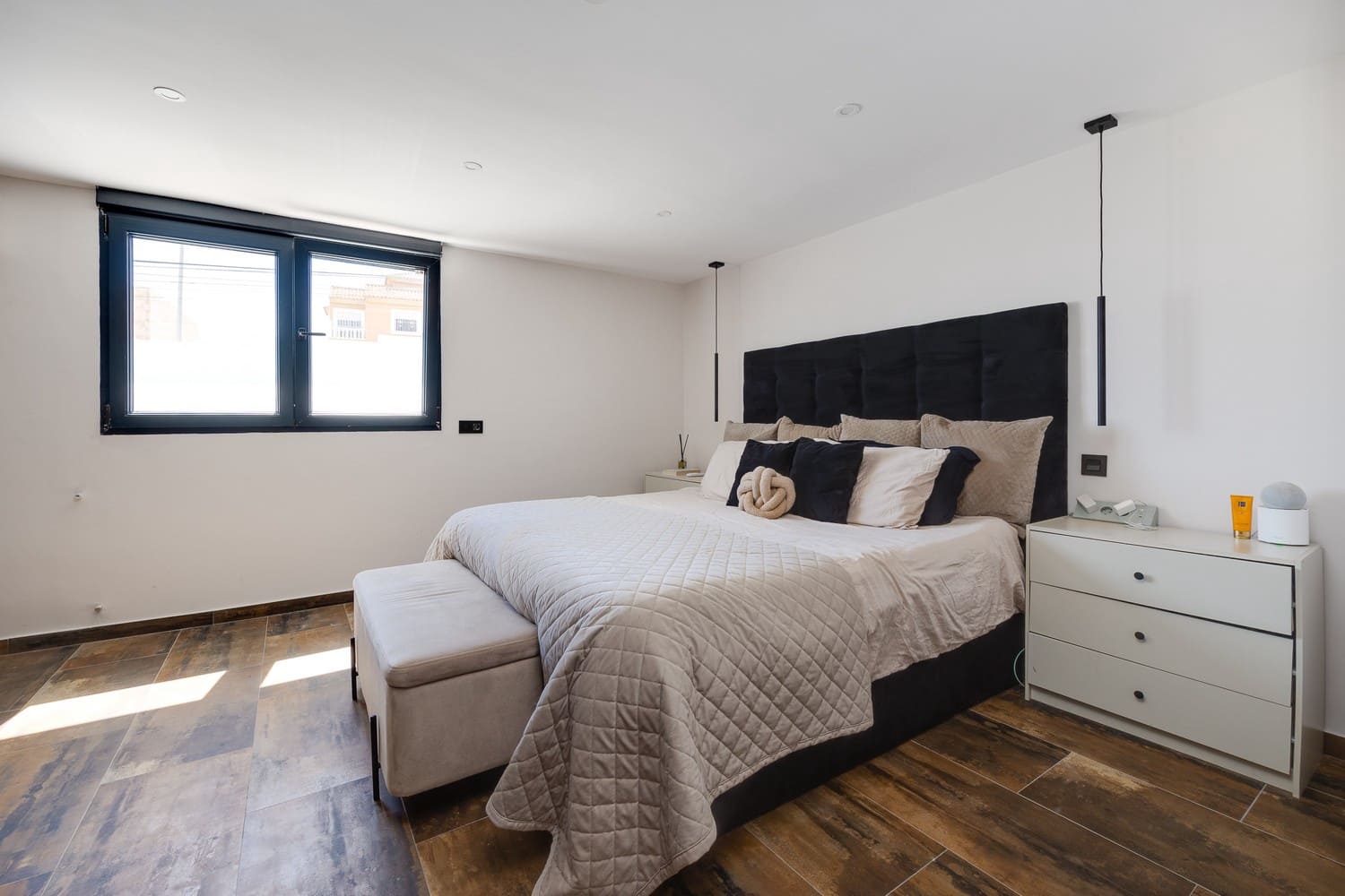 6 bedroom Villa for sale in Los Balcones with pool garage - € 1,150,000 (Ref: 8986630)