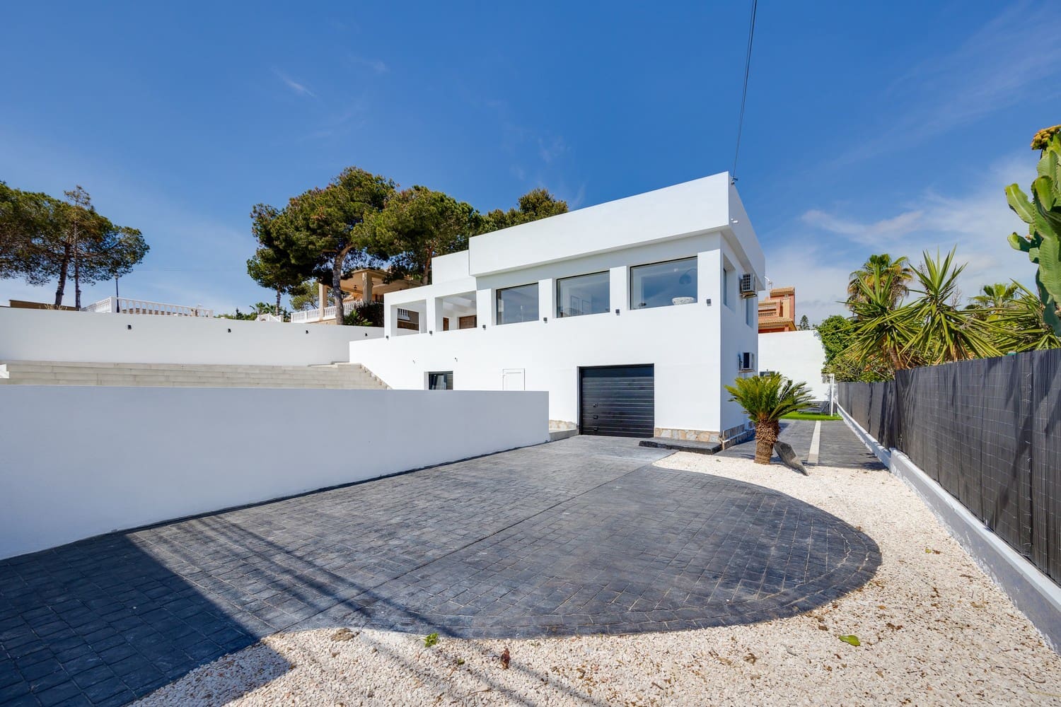 6 bedroom Villa for sale in Los Balcones with pool garage - € 1,150,000 (Ref: 8986630)