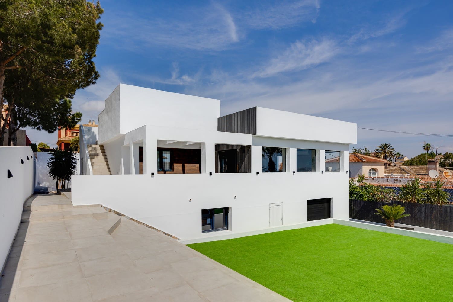 6 bedroom Villa for sale in Los Balcones with pool garage - € 1,150,000 (Ref: 8986630)