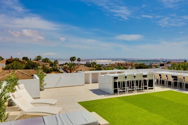 6 bedroom Villa for sale in Los Balcones with pool garage - € 1,150,000 (Ref: 8986630)