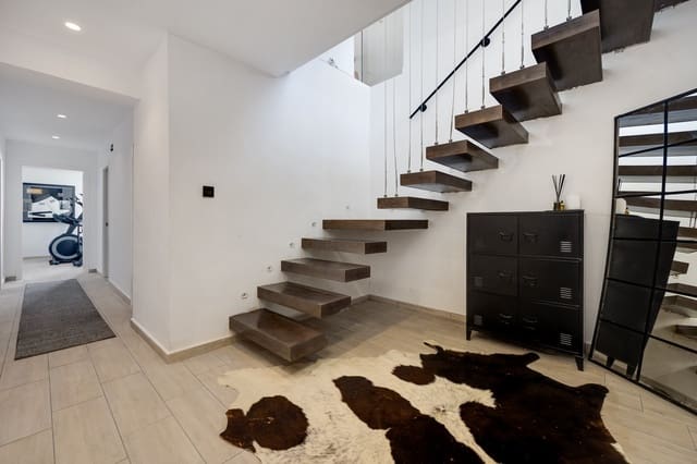 6 bedroom Villa for sale in Los Balcones with pool garage - € 1,150,000 (Ref: 8986630)