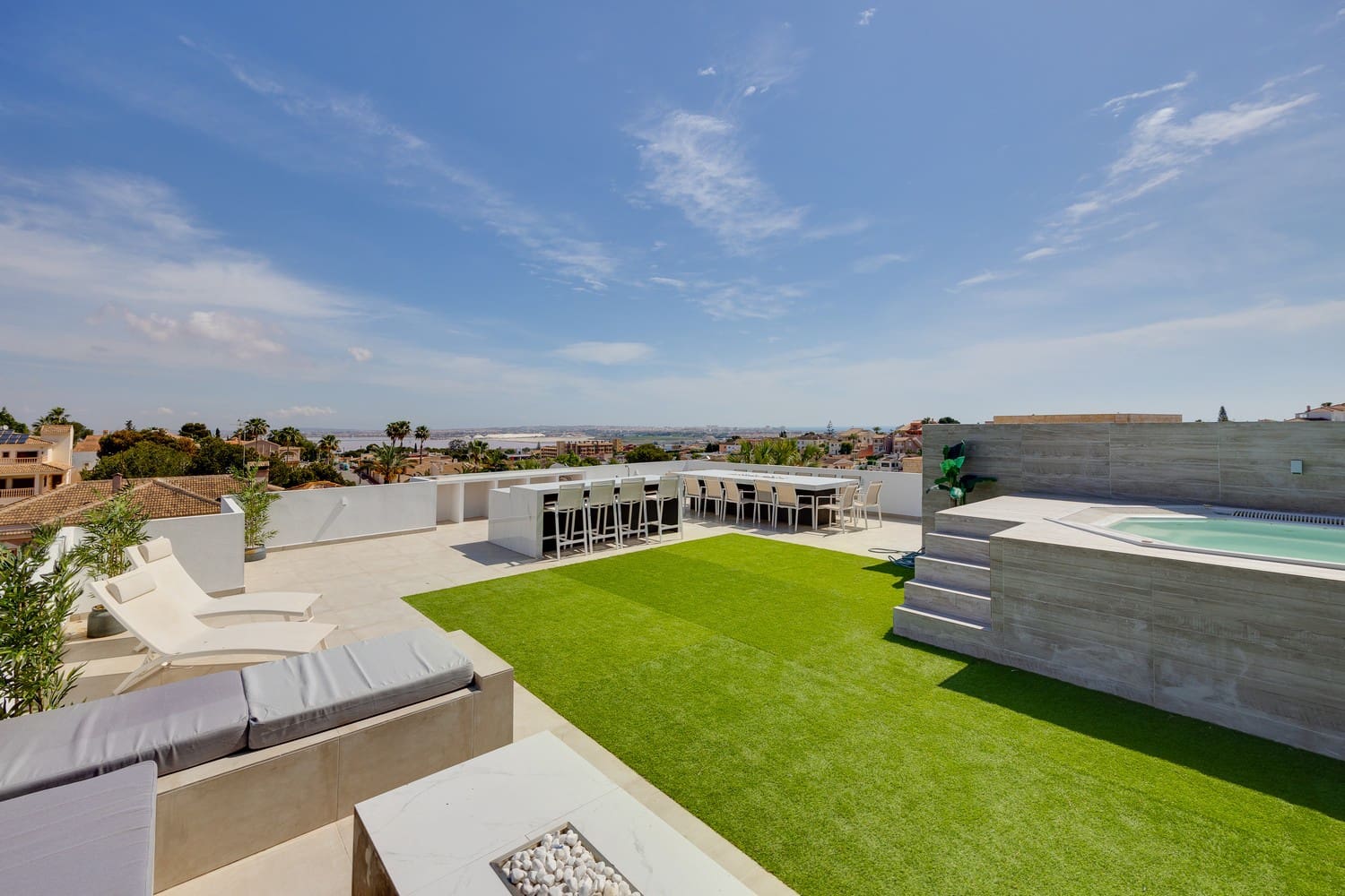 6 bedroom Villa for sale in Los Balcones with pool garage - € 1,150,000 (Ref: 8986630)