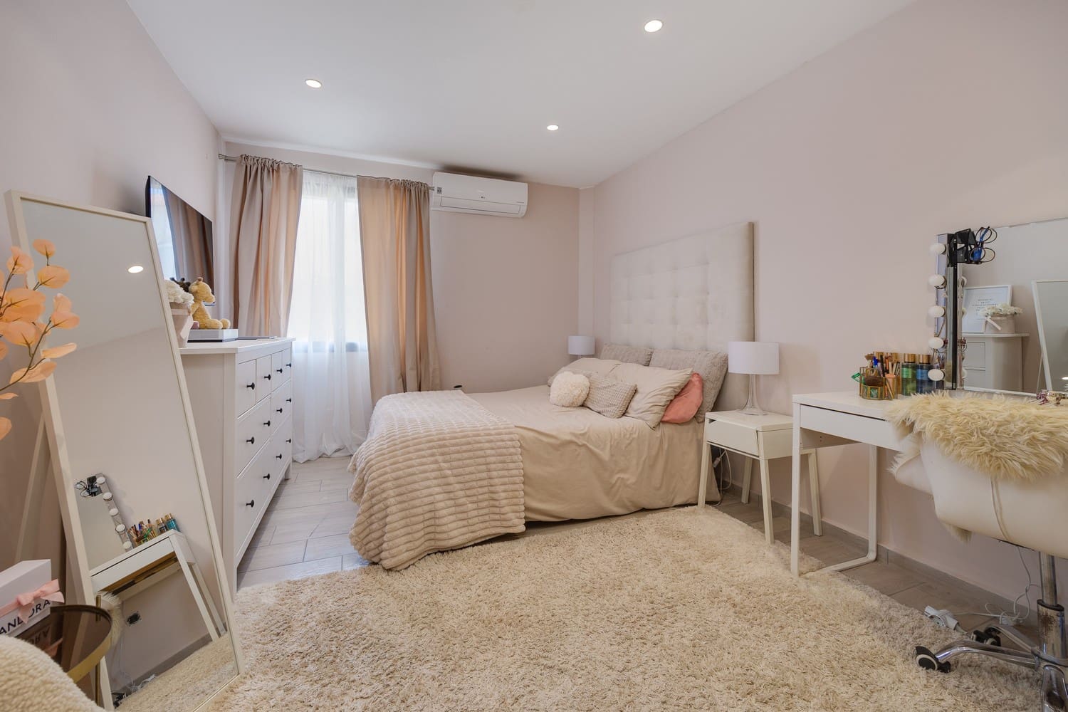 6 bedroom Villa for sale in Los Balcones with pool garage - € 1,150,000 (Ref: 8986630)