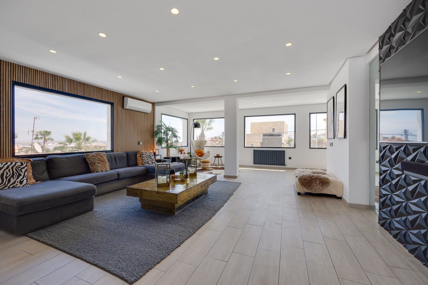 6 bedroom Villa for sale in Los Balcones with pool garage - € 1,150,000 (Ref: 8986630)