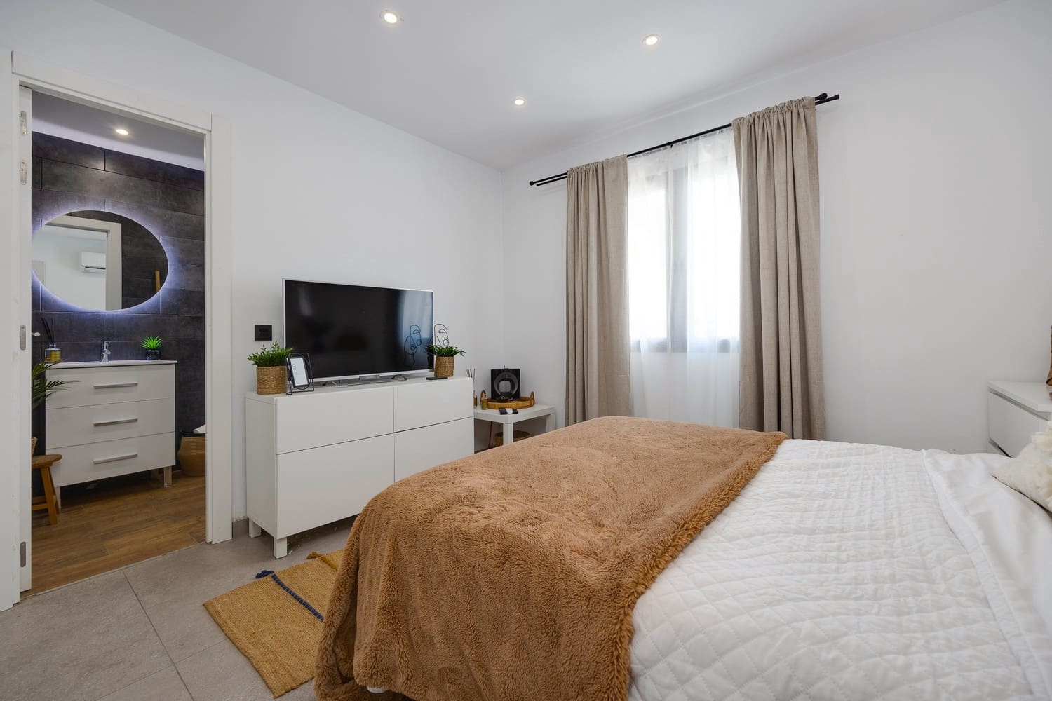 6 bedroom Villa for sale in Los Balcones with pool garage - € 1,150,000 (Ref: 8986630)