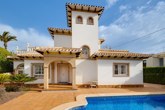 3 soveværelse Villa til salg i Cabo Roig, Orihuela med swimmingpool garage - € 730.000 (Ref: 9000238)