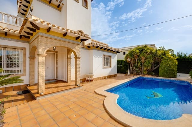 3 soveværelse Villa til salg i Cabo Roig, Orihuela med swimmingpool garage - € 730.000 (Ref: 9000238)