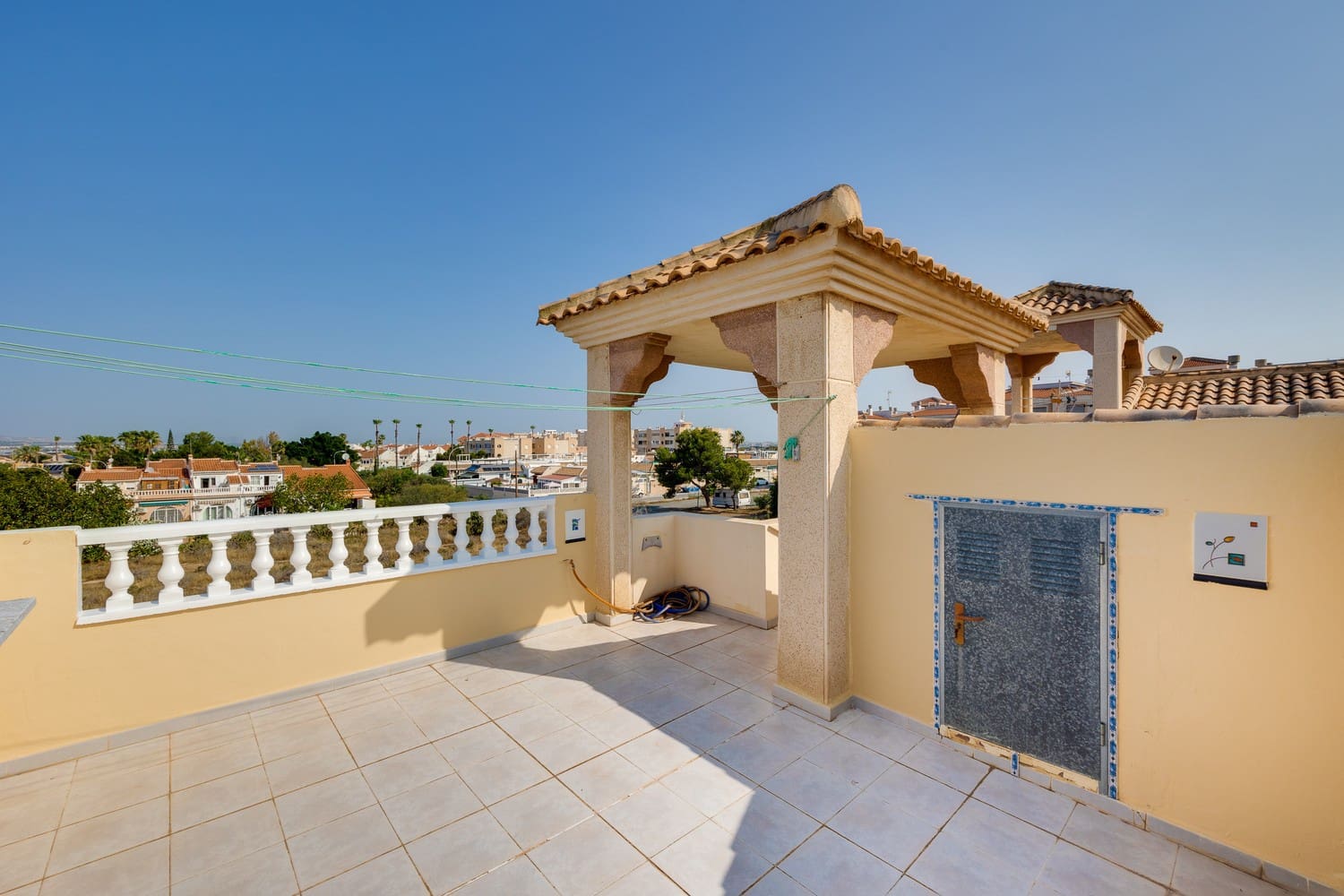 2 chambre Villa/Maison à vendre à El Chaparral avec piscine garage - 275 000 € (Ref: 9040999)