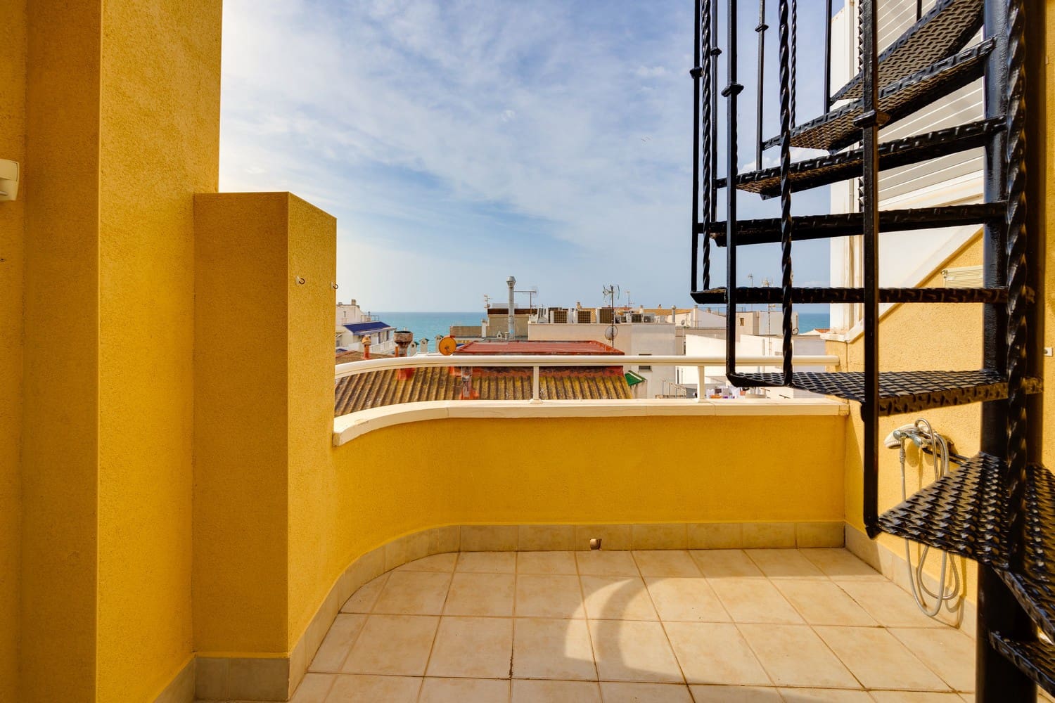 3 bedroom Penthouse for sale in Torrevieja with garage - € 299,600 (Ref: 9041000)
