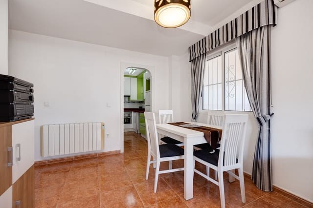 3 bedroom Penthouse for sale in Playa de los Locos, Torrevieja with garage - € 250,000 (Ref: 9101524)