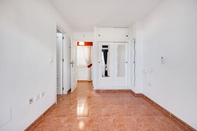 3 bedroom Penthouse for sale in Playa de los Locos, Torrevieja with garage - € 250,000 (Ref: 9101524)