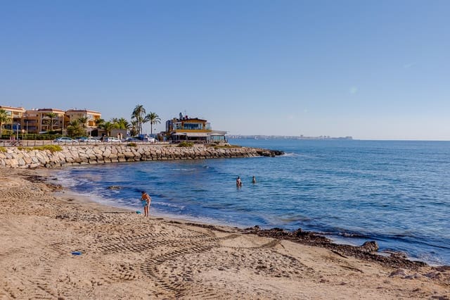 4 soveværelse Villa til salg i Punta Prima, Torrevieja med swimmingpool garage - € 2.750.000 (Ref: 9103910)