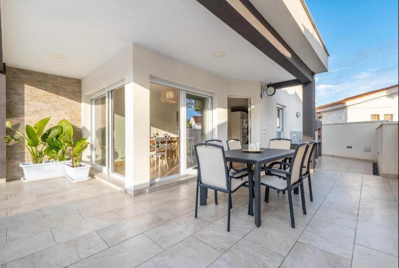 2 soveværelse Finca/Landehus til leje i Torrevieja med swimmingpool - € 1.800 (Ref: 9123713)