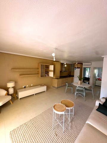 2 soveværelse Rækkehus til leje i Torrevieja - € 900 (Ref: 9130199)