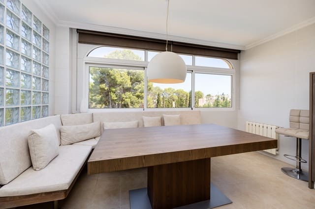 4 Zimmer Villa zu verkaufen in Los Balcones mit Pool Garage - 589.000 € (Ref: 9131314)