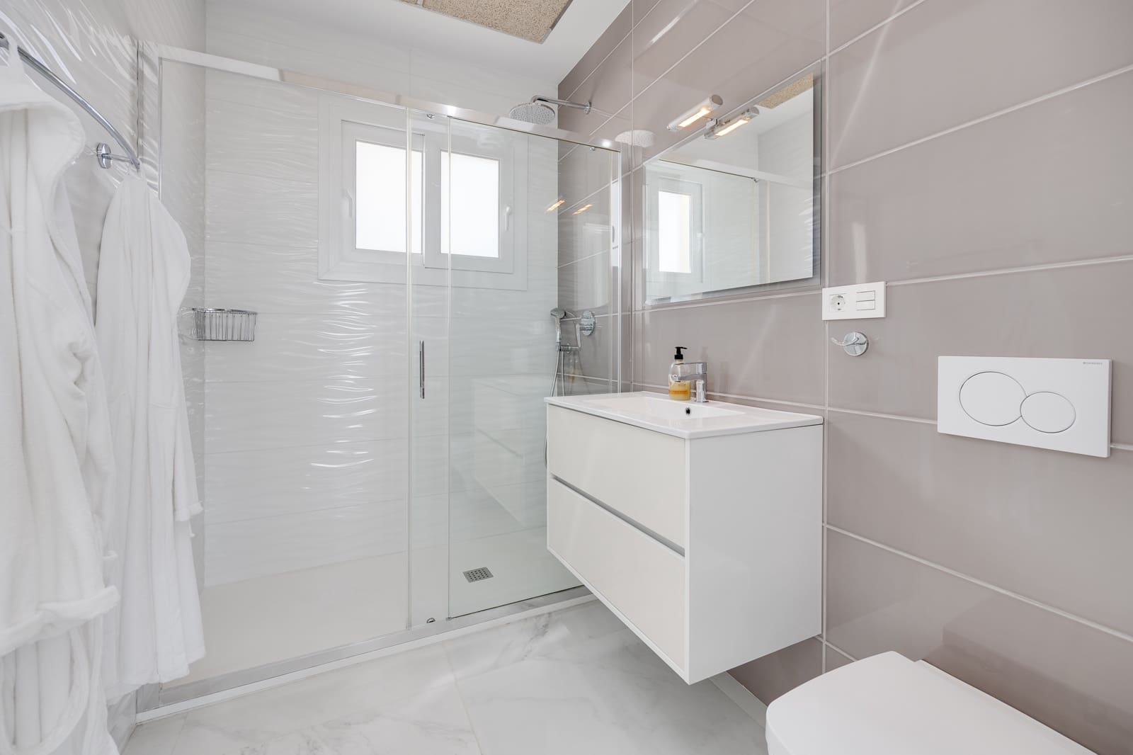 3 bedroom Villa for sale in Torrevieja with pool garage - € 749,000 (Ref: 9146304)