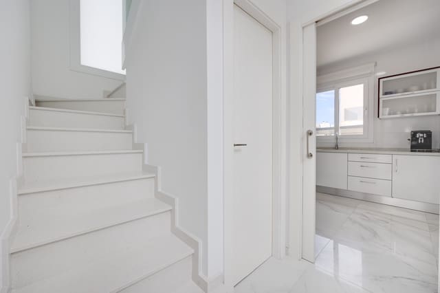 3 bedroom Villa for sale in Torrevieja with pool garage - € 749,000 (Ref: 9146304)